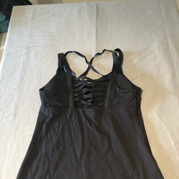 LuLu Workout top - Picture 2 of 2